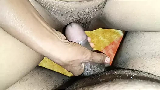 Hintli köylü ateşli evli kadın ev yapımı amcık parmaklıyor sikişiyor