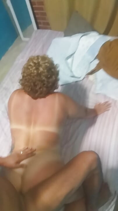 Evli kadının büyük götüne bolca fışkırtarak tatilin sonu