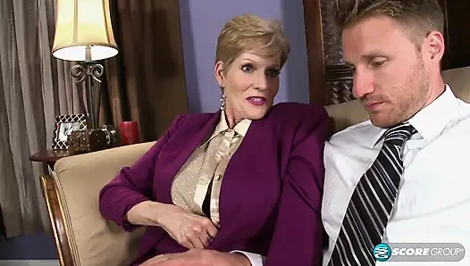 PAZARTESI GÜNÜ YENIDEN DÜZENLENDI: Sindee Dix, 52, götten sikiliyor ve yapıyor