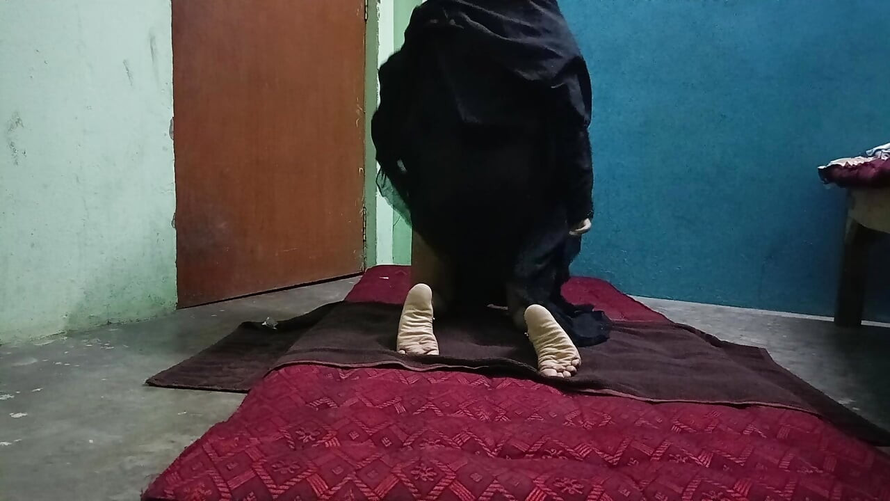 Arkadaşımın karısını tesettürlü evinde tek başına siktim ve yarağımın suyunu amına soktum