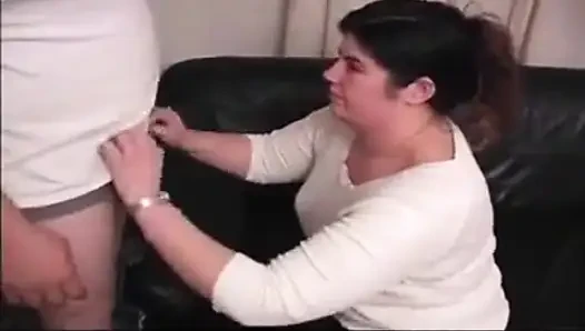 İri güzel kadın büyük yarakla mastürbasyon yapmayı seviyor