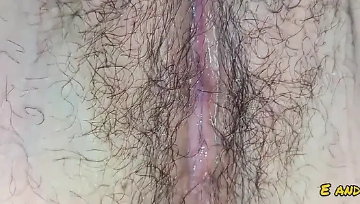 Üvey kızım televizyon izlerken amıyla oynamama izin veriyor