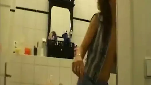 Sapık sürtükler bacaklarını açıyor #1- Almanca konuşuluyor