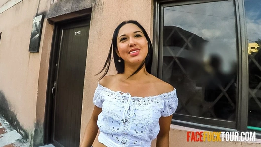 Sert yüz sikme için güzel mexican bebek