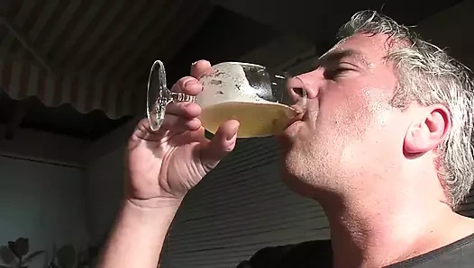 İki Alman kız ve iki olgun iş başında