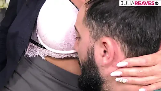 Erkek delisi orta yaşlı seksi kadın aç amcığını dolduruyor