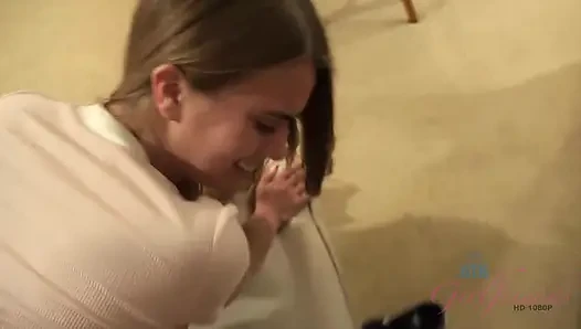 Bakış açısı Jill Kassidy yatakta korunmasız sikiş: domalarak binen kovboy kız amına boşalıyor
