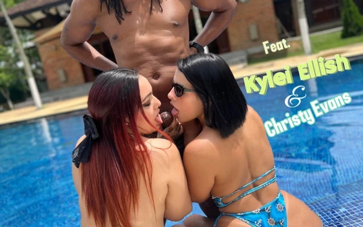 Evli kadın Kylei cali'de üçüncü bir seks havasında hissediyor