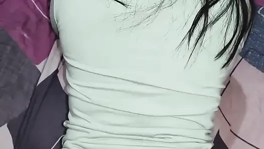 Karısının arkadaşı onu odada oynamaya davet ediyor