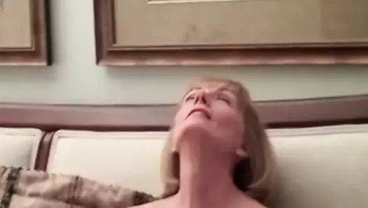 İlgi için cinselliğini takas ediyor