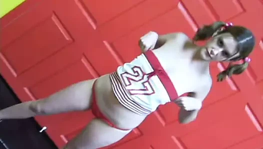 Desiree devine, büyük muslukları nasıl becereceğini bilen güzel bir genç