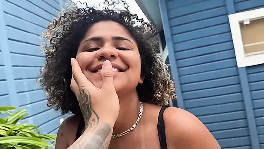 Mükemmel kız arkadaş havuz başında amını vermeyi seviyor