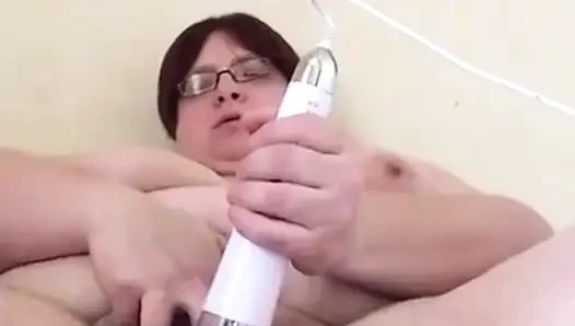 İri güzel asa ve dildo yüksek sesle bacak sallıyor yoğun çoklu orgazm