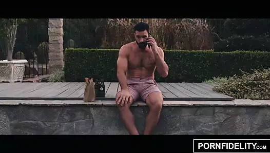 Pornfidelity anna çan tepeler dövülerek havuz başı