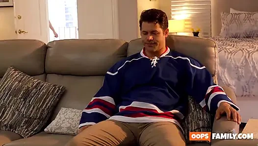 Stiefvader's grote overwinning: stiekem stomende, hardcore porno zien met je stiefvader.