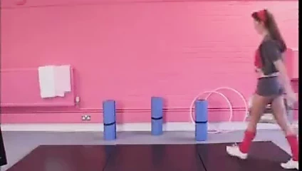 İngiliz lezbiyen üçlü at the spor salonu