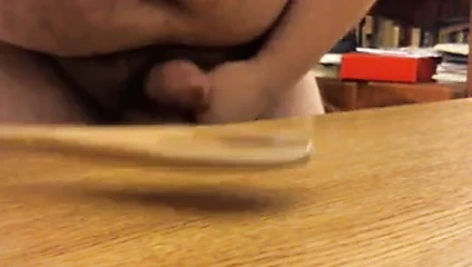 Küçük bir çük kırbaçlama