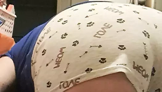 Mutfakta patates soyuyor ve kocam şortlarıma bakıyor