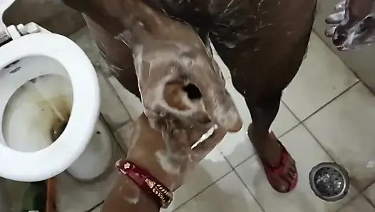 Seans 28. seksi yenge banyoda mastürbasyon yapan devar'a sürpriz yapıyor - ateşli desi rol yapma seksi"