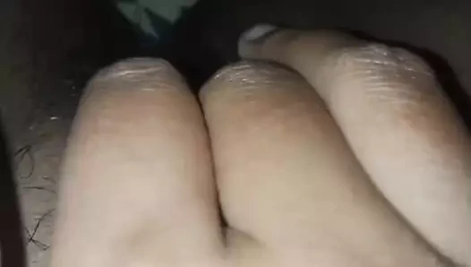 Amcığımı parmaklıyorum