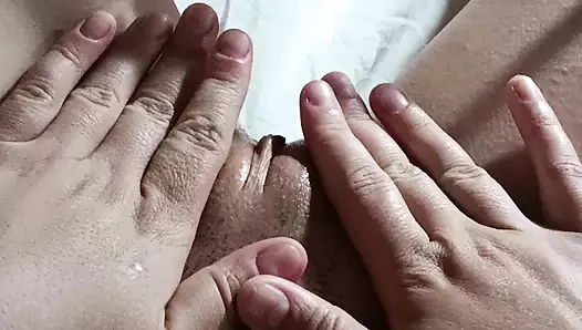 Tatlı klitorisimi ovuyor