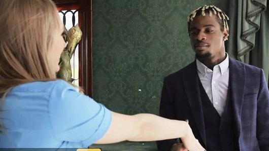 Seksi asistan Angel Youngs ateşli vücuduyla patronunu baştan çıkarıyor ve ona işini her şeyi unutturuyor - brazzers