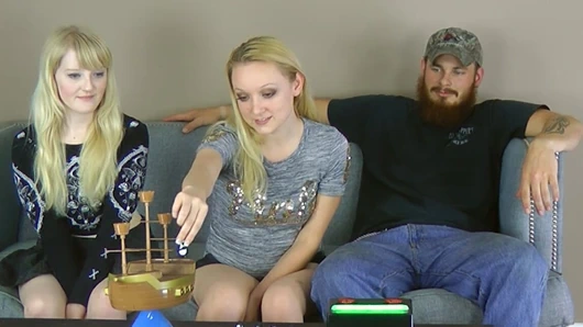 Kaybeden, Vücudunu keşfeden Trace'i hevesle memnun ediyor