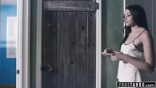 Saf tabu, genç zengin adamın seks zindanını keşfeder