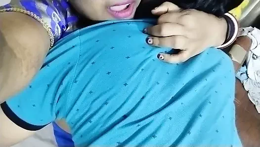 Desi seksi teyze eski erkek arkadaşıyla eğlenceli bir romantizm yaşıyor.