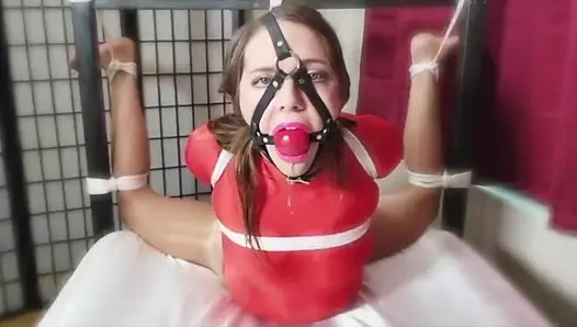 Cassandra kendini esarete sokmak istiyor