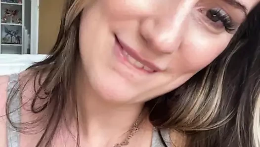 İngiliz orta yaşlı seksi kadın biraz yarak için yalvarıyor