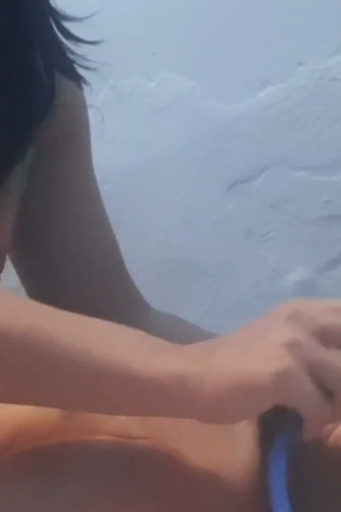 Ayak Pompası Ve Koli Bandı Kullanarak Kadın Hakimiyetini Uyguluyor.