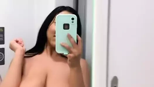 Trende sürtük umumi tuvalet ekranı