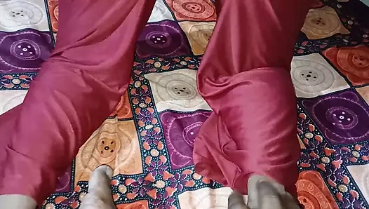 Dışarı çıktığında arkadaşımın kız arkadaşını siktim - Hintli sevimli hatun