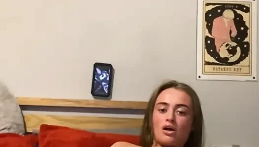 İskoç bakire götlü genç kız kamerada ham inliyor