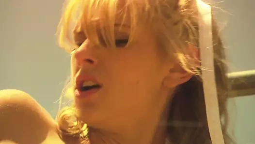 Bir meleğin yüzüne ve bir tanrıçanın vücuduna sahip