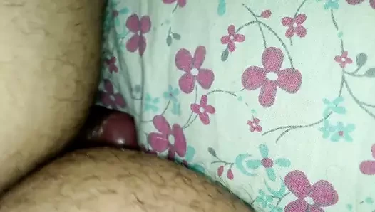 Urso rosando