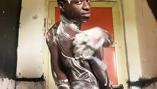 Gel de mutlu sonla banyo yaparken bana katıl