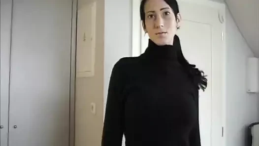 Bir günlük porno yıldızı alice, esmer genç kız mastürbasyon yapıyor