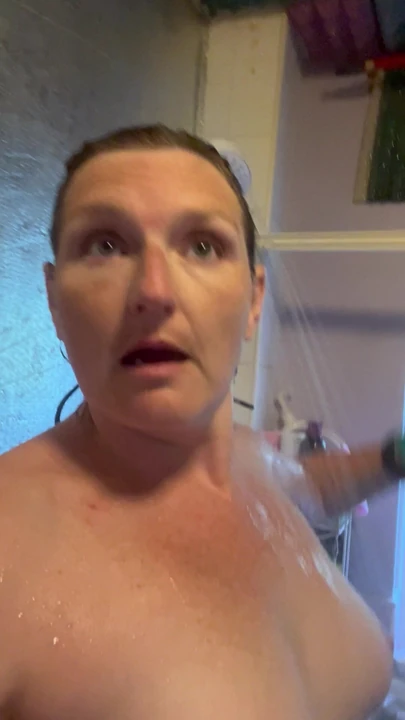 Пытаюсь найти нужное место для съемки в душе