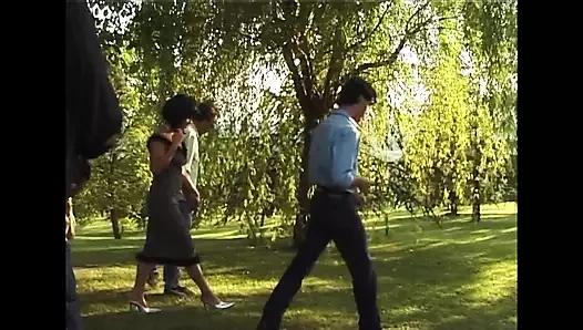 Bana bakıyor ve bunu yapmasına izin ver