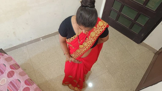 Arkadaşım evli kadın beni fanı tamir bahanesiyle aradı ve kocasının arkadaşıyla seks yaptı ve çok inliyor