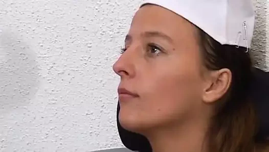 Minik Alman hemşire profesyonel gibi büyük bir yarağa biniyor