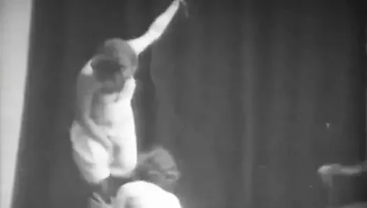Babes kamçı ile birbirlerini dövdü (1920'ler vintage)