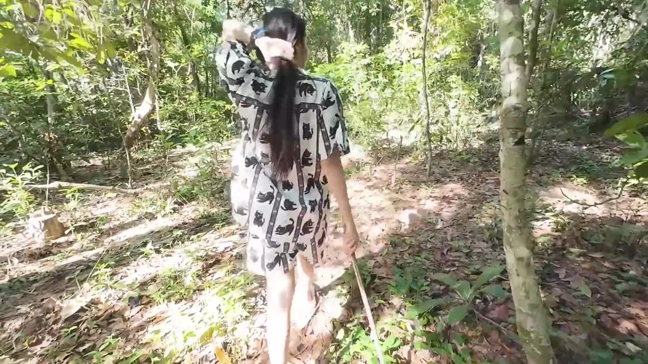 Thai girl walks and brags about peeing pain in the forest, but pushes to masturbate Thai Voice