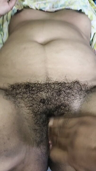 Bhabhi ki beni chut me ungli kiya
