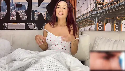 Hentai İzlerken Büyük Bir Orgazm Yaşadım - Allison Sweet