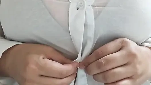 Gel ve seksi büyük göğüslerimi ve büyükümü gör