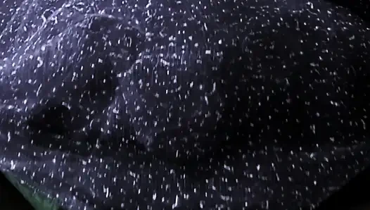 Büyük sulu memeli desi ev hanımının ağır çekim seksi