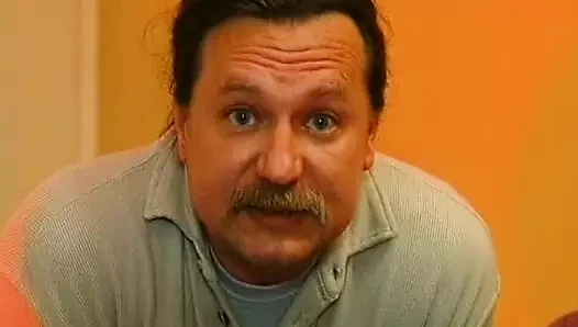 Yuvarlak götlü Alman bayan üstte olmayı seviyor